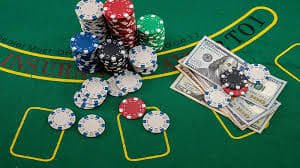 Antarmuka aplikasi mobile progamer dengan tabel blackjack live